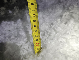 Zateplení stropu rodinného domu pomocí foukané izolace